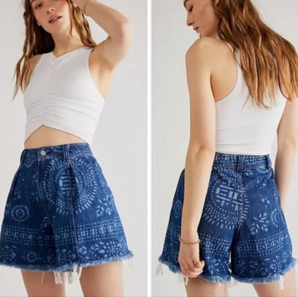 Free People We The Free Amelie Western printed A-line shorts raw hem, Size 25